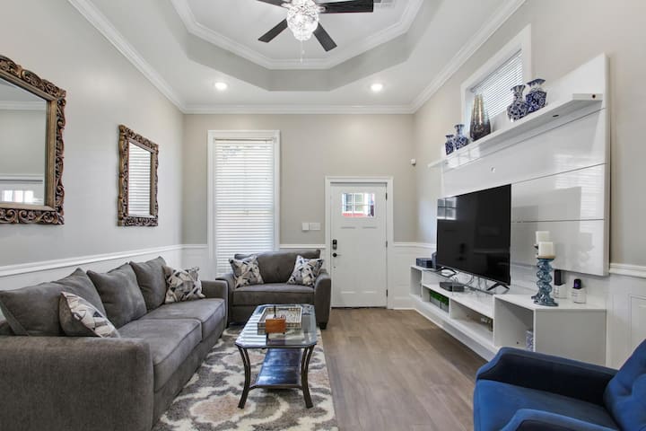 NOLA Mid-City Princess, Hop on Hop off Streetcar!