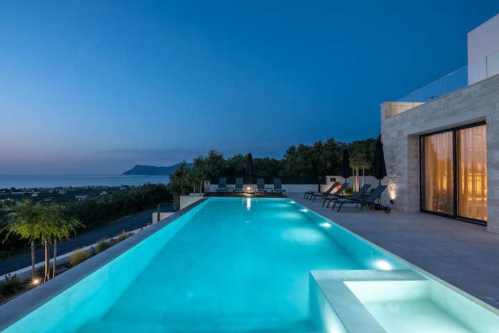Villa Phos, Sea view, Luxury, private pool, BBQ