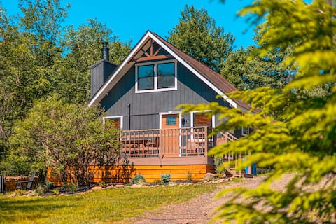 Cozy Chalet | Dog Friendly | Close to Lakes