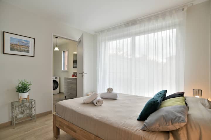 חדר שינה בקומת הקרקע מיטה 140X190 צמוד