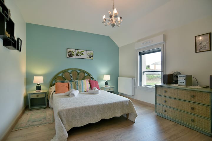 חדר שינה 2 קומה, מיטה 140X190, נוף לרחוב