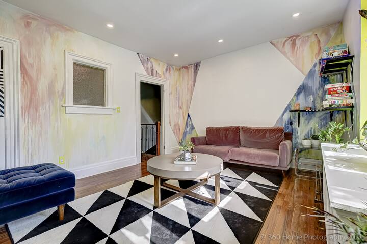 Artist’s Dream-Loft in Toronto w/ rooftop patio gallery image 3