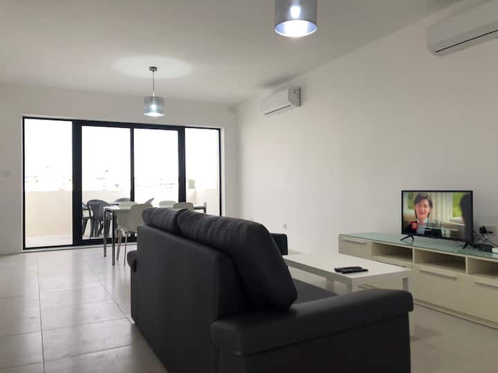Seafront Penthouse Near Valletta - Malte