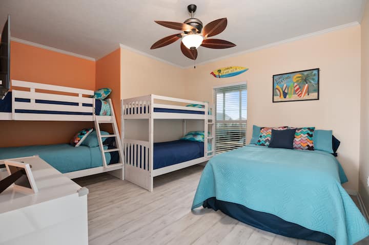 Habitación con literas: ¡2 camas de tamaño completo y 3 camas individuales!