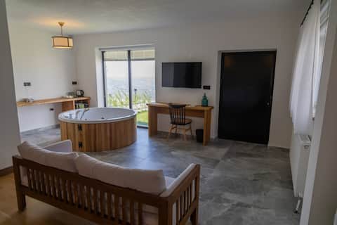 Marlo Ayvalık | Junior Garden Suite with Hot Tub