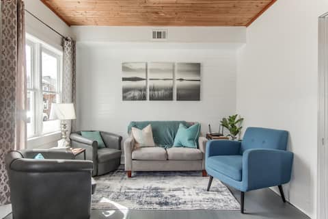 Modern 2-Bedroom Home with Courtyard