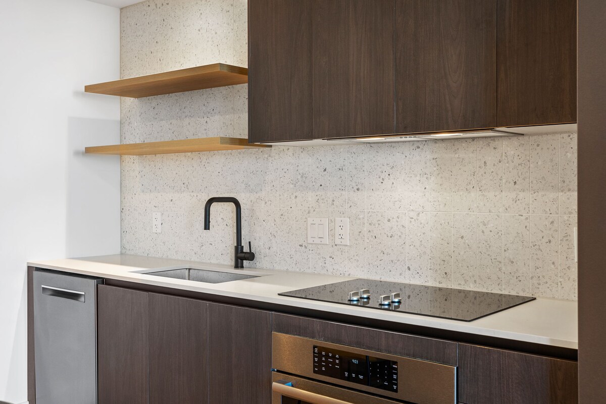 Upgraded Luxury Rainey Street Condo
