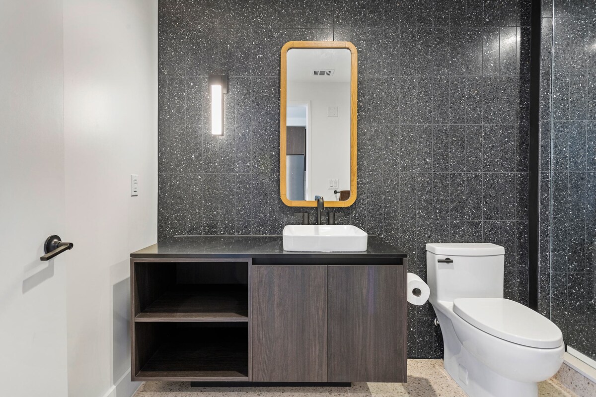 Upgraded Luxury Rainey Street Condo