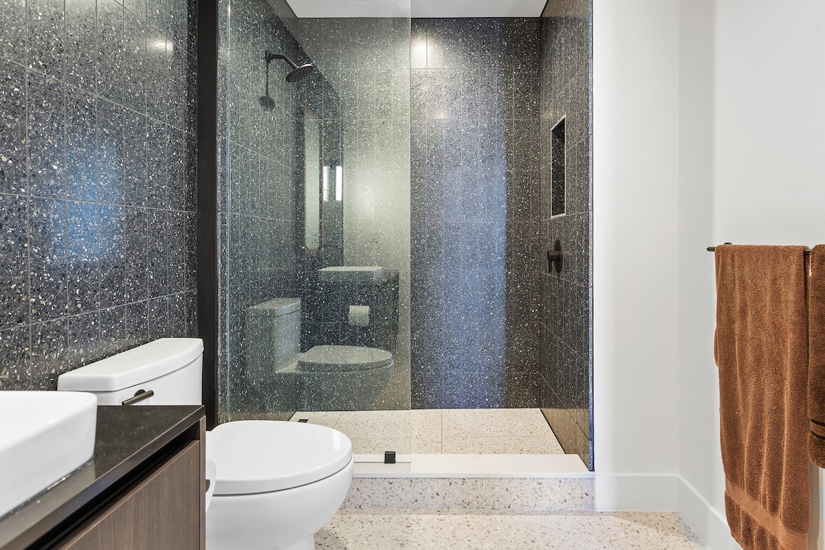Upgraded Luxury Rainey Street Condo