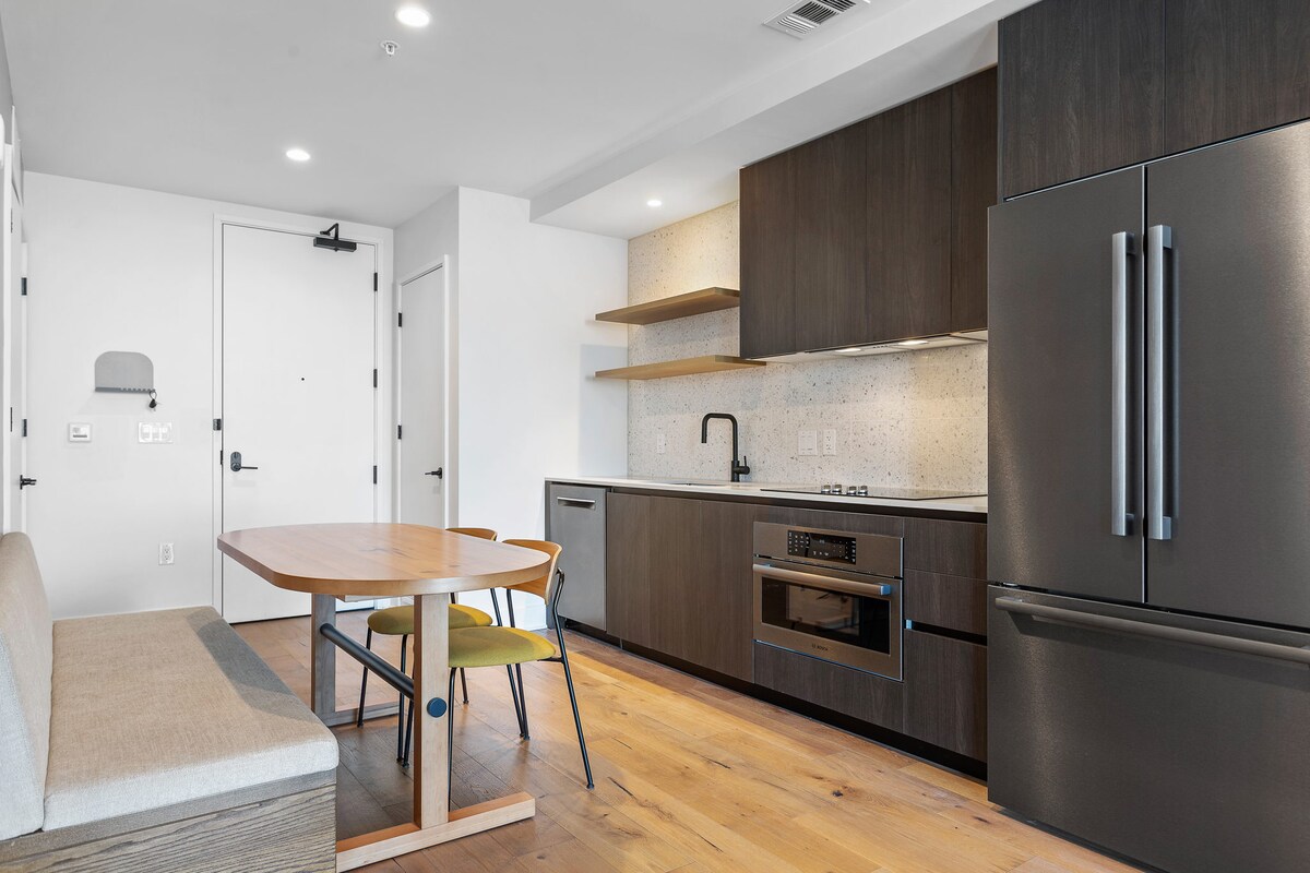 Upgraded Luxury Rainey Street Condo