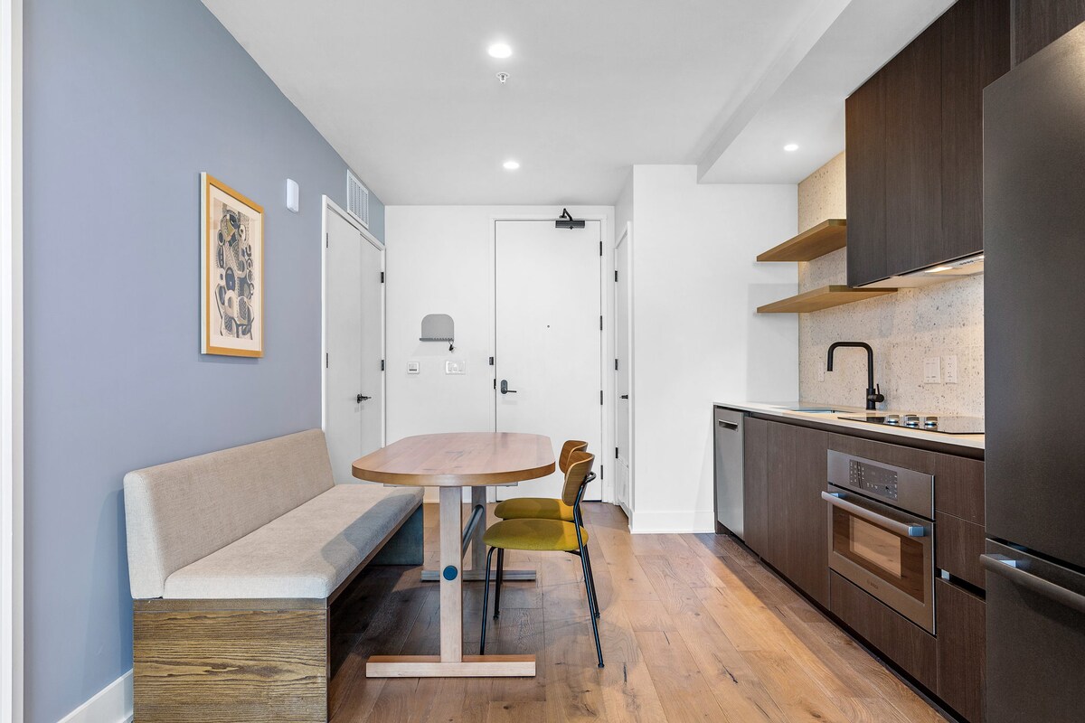 Upgraded Luxury Rainey Street Condo