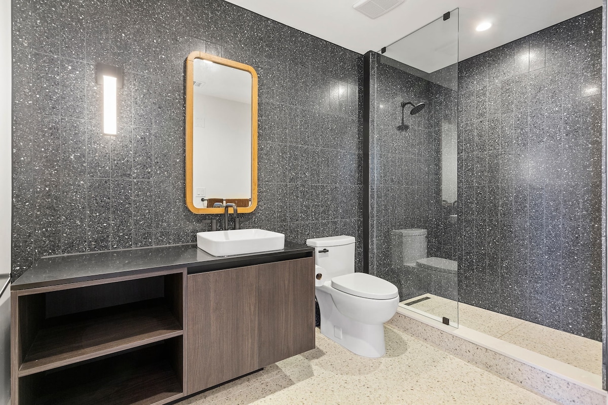 Upgraded Luxury Rainey Street Condo
