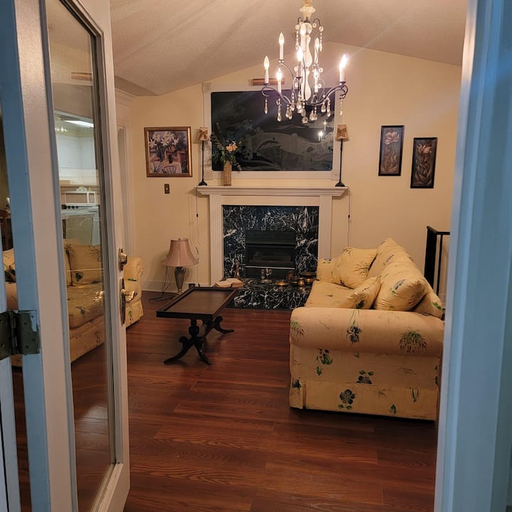 Beautiful 2 Bedroom Unit, 3 Blocks From Ocean! W2 - Surfside Beach, SC