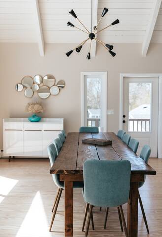 Large, chic, and renovated Beach house! Pool table gallery image 2