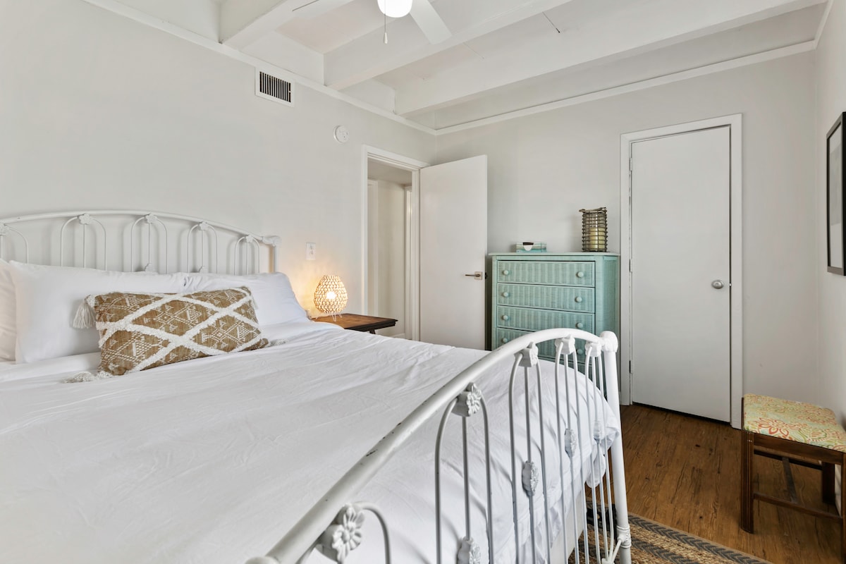 Ოთახი 3- საწოლი 152 × 203 სმ