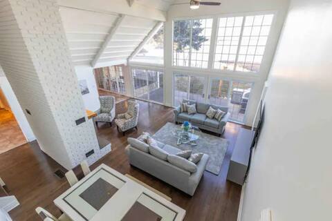 Lakeview Niagara Home w/ Hot tub & Fire table