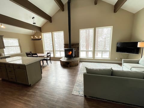 The Cozy Cabin - Your Home for Mountain Adventures
