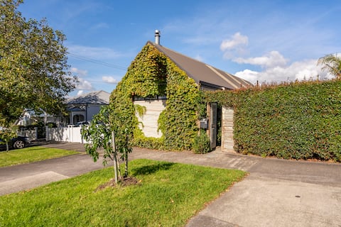 Successful Airbnb property: Grey Lynn/Ponsonby: Stunning more than just a room in Grey Lynn