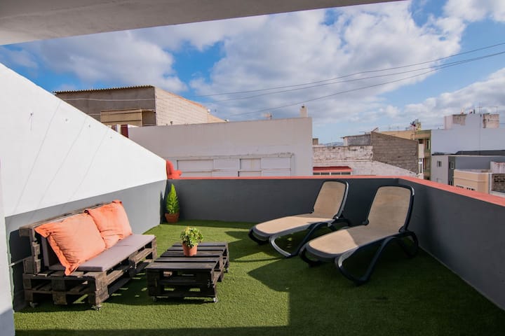 Spacious apartment + terrace near Las Canteras