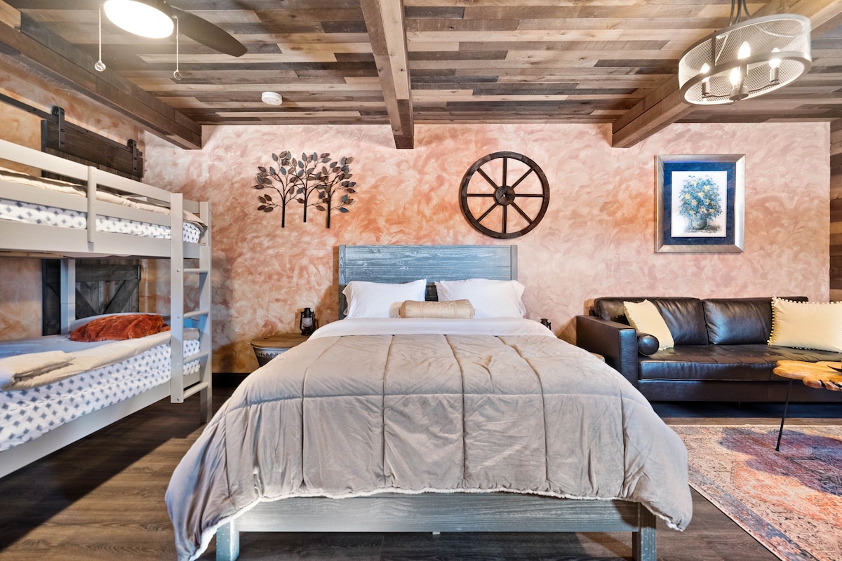 Exuberante cama tamaño queen y litera