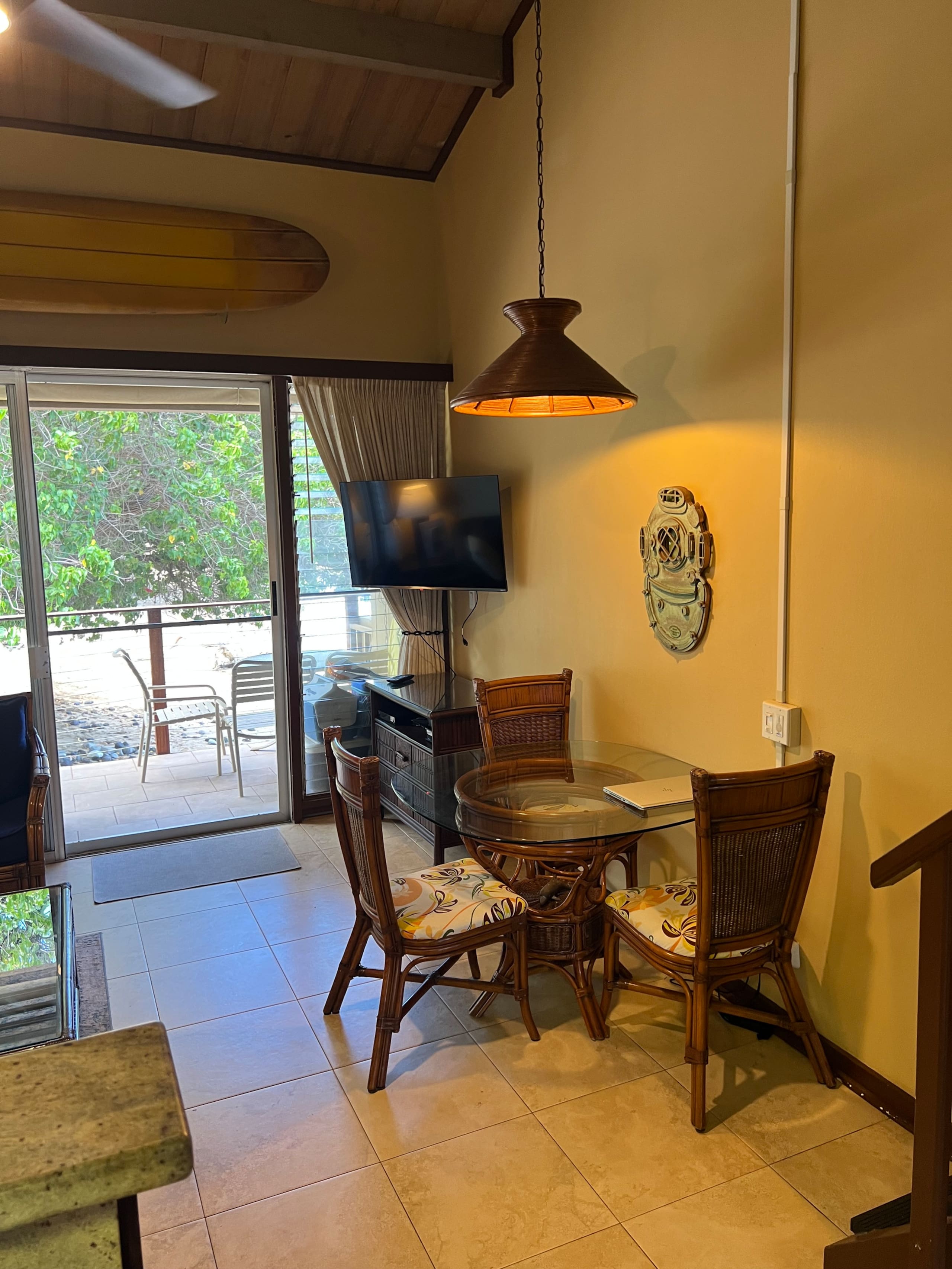 Condo in Lahaina · ★4.95 · 1 bedroom · 3 beds · 1 private bath - Image 12