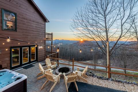 Modern cabin w/ game room, hot tub, stunning views