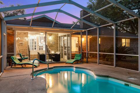 Pet-Friendly Home with Heated Pool-20 Min to Beach