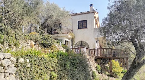 6BR Villa w/ Valley View, Plunge Pool & Charm