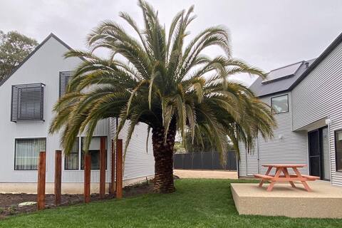Luxury Group Accommodation - Sleeps 16