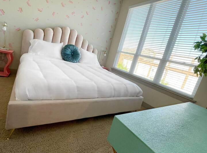 Master king size bed 