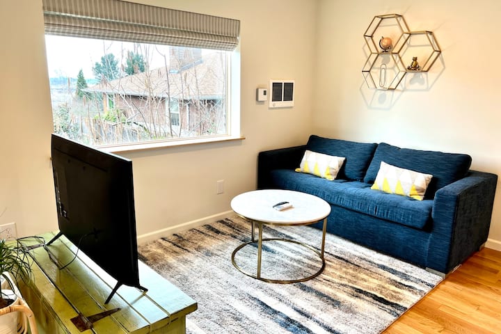 Urban Oasis With Sunset Views- 1bd/1ba/parking/ev - Seattle