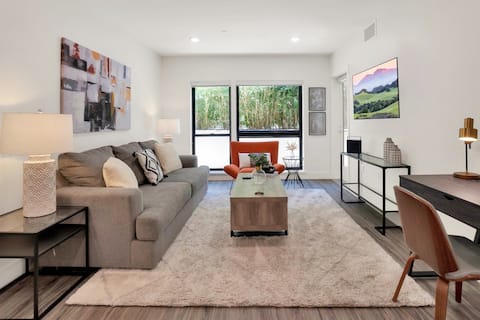 Downtown, Free Parking, Pet OK*