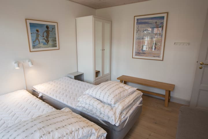 Dhomë gjumi e madhe me 3 krevate tek