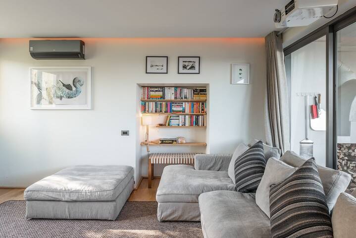 Beautiful, kid-friendly home with views and pool gallery image 4