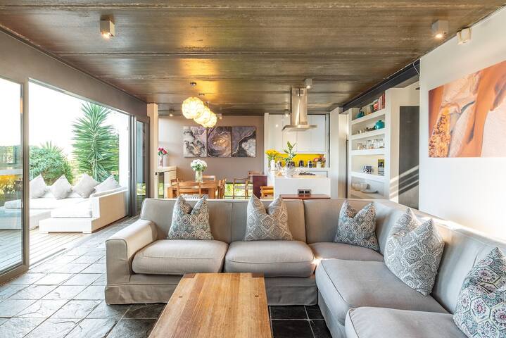 Beautiful, kid-friendly home with views and pool gallery image 2