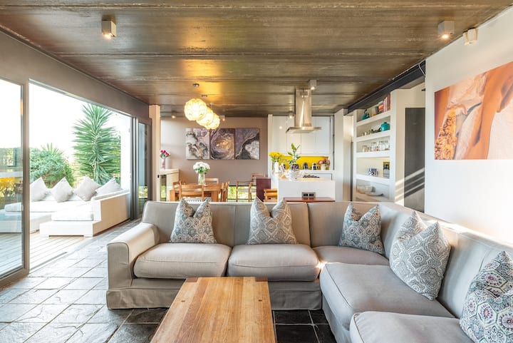 Beautiful, Kid-friendly Home With Views And Pool - Somerset West