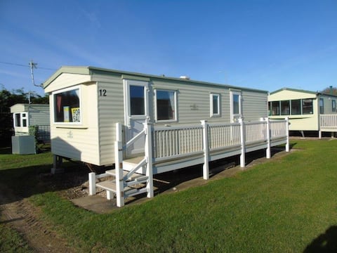 Popular Airbnb listing: Beachside, Family-friendly, WiFi, 6 berth caravan in Ingoldmells