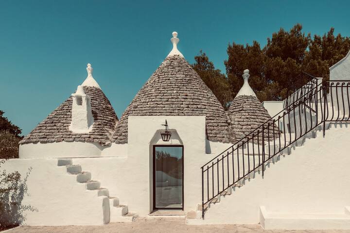 Trullo L’Oleandro, quiet luxury & hilltop views gallery image 4