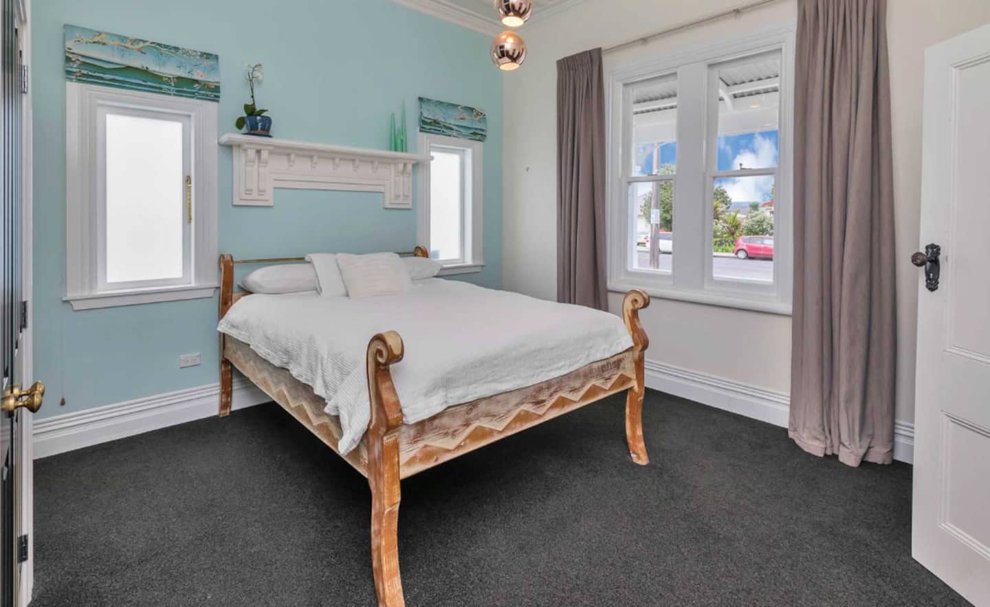 Beautiful Restored Villa With Off Street Parking. 4