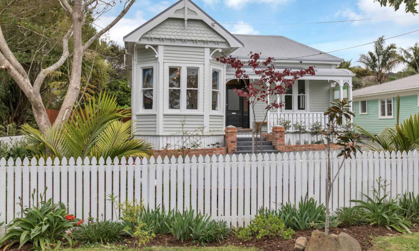 Beautiful Restored Villa With Off Street Parking. 1