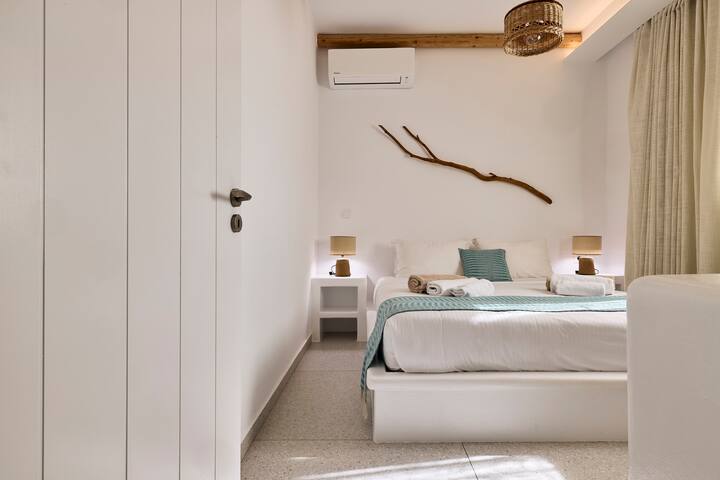 Villa Manikas Milos – Private Pool & Sea Views gallery image 5