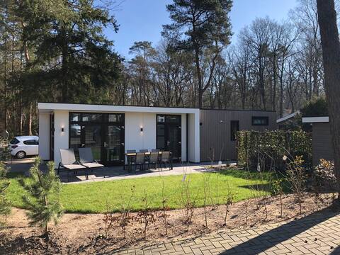 Fantastic chalet in the Veluwe option Jacuzzi