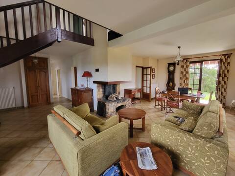 Delightful 5 bedroom house with mountain views