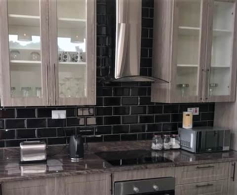 Stunning 1-bedroom serviced apartments with WIFI