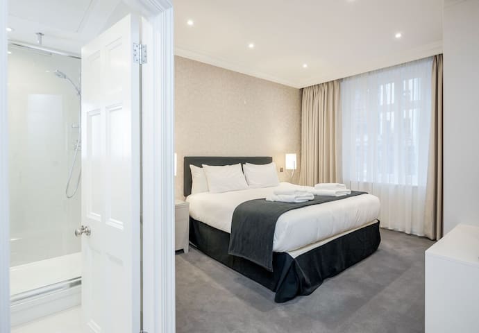 Knighstbridge/Belgravia Motcomb St 2Bed Gem 💎 gallery image 4