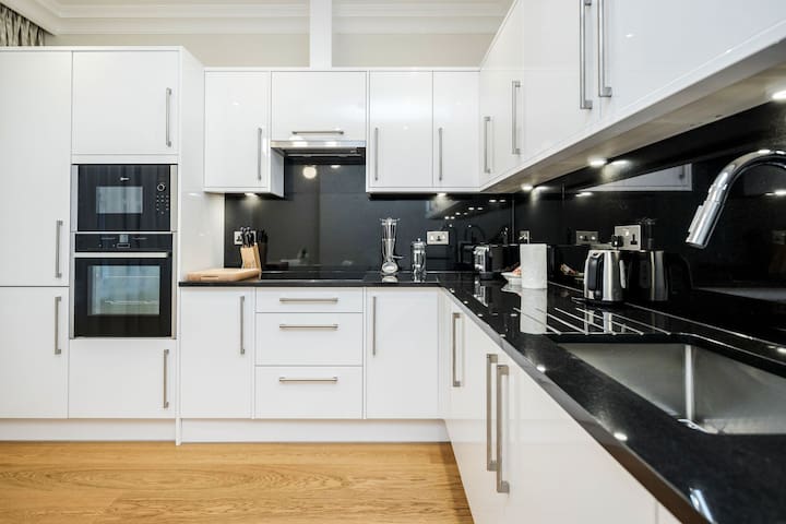 Knighstbridge/Belgravia Motcomb St 2Bed Gem 💎 gallery image 5