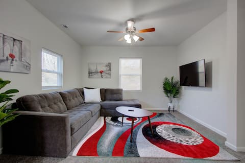 CHS Retreat! Sleeps 4. Experience the Difference.