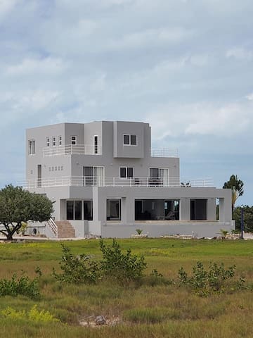 Casa De Tortuga – 4 bed villa sleeps 8-10!