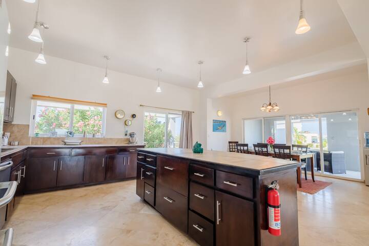 Casa De Tortuga – 4 bed villa sleeps 8-10! gallery image 4