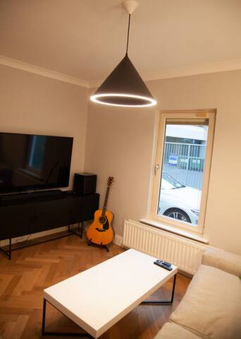 City Centre Newly Refurbed House with Terrace! gallery image 4